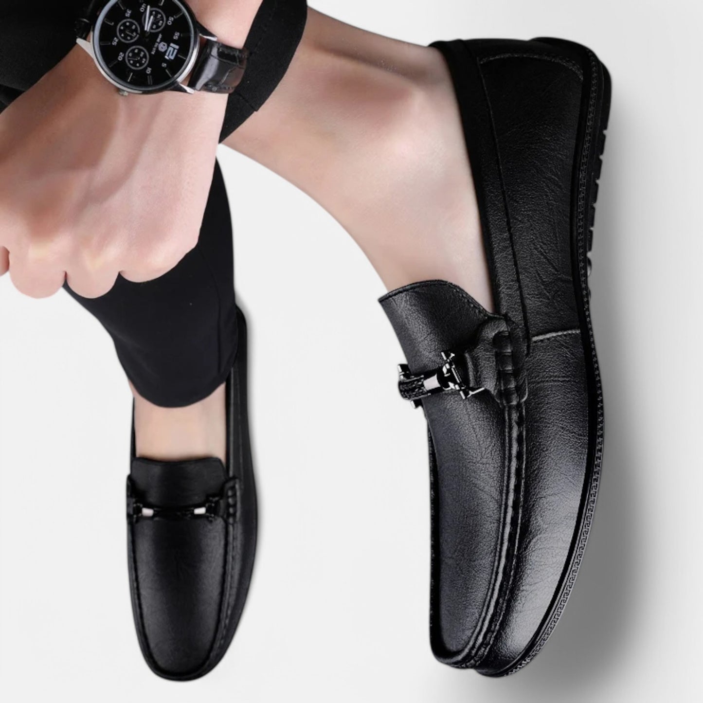 Claireve | Mocassins en Cuir avec Boucle Métallique – Élégance Moderne, Confort Respirant