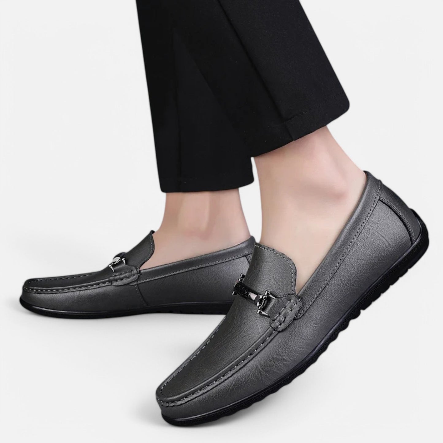 Claireve | Mocassins en Cuir avec Boucle Métallique – Élégance Moderne, Confort Respirant