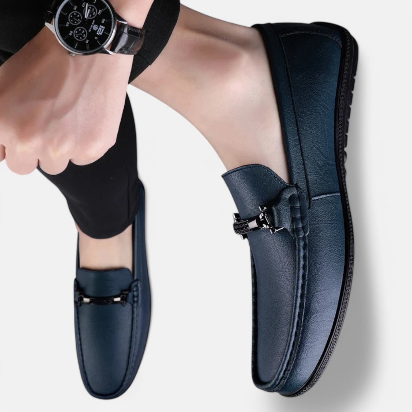 Claireve | Mocassins en Cuir avec Boucle Métallique – Élégance Moderne, Confort Respirant