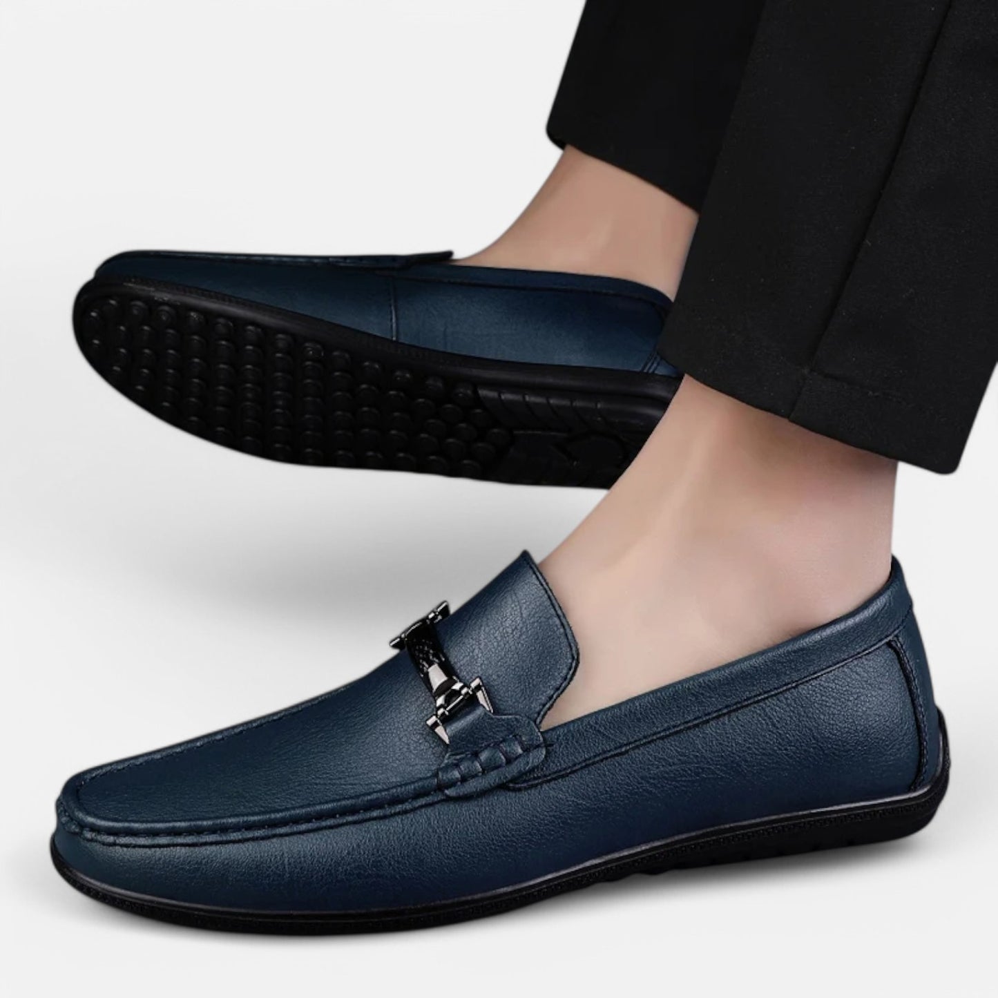 Claireve | Mocassins en Cuir avec Boucle Métallique – Élégance Moderne, Confort Respirant