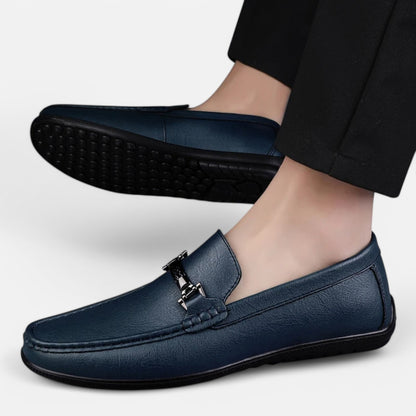 Claireve | Mocassins en Cuir avec Boucle Métallique – Élégance Moderne, Confort Respirant