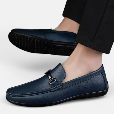 Claireve | Mocassins en Cuir avec Boucle Métallique – Élégance Moderne, Confort Respirant