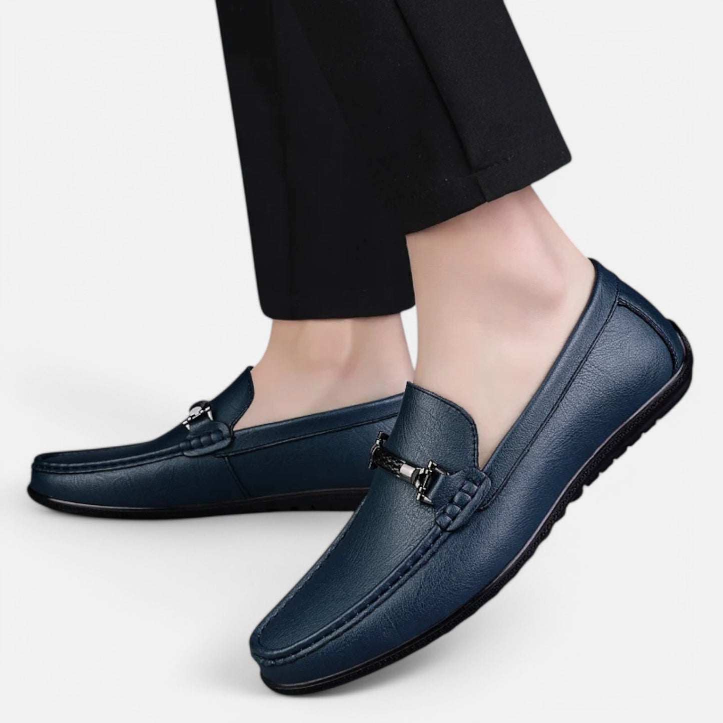 Claireve | Mocassins en Cuir avec Boucle Métallique – Élégance Moderne, Confort Respirant