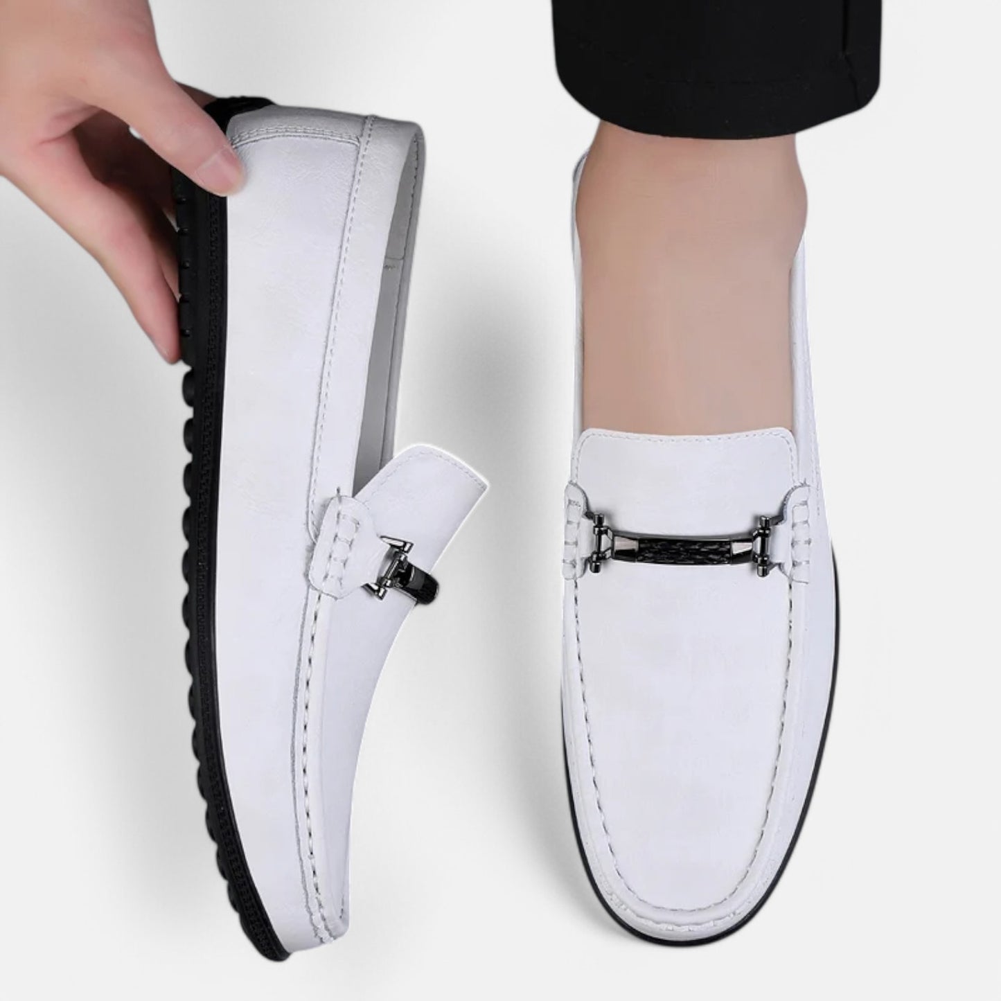 Claireve | Mocassins en Cuir avec Boucle Métallique – Élégance Moderne, Confort Respirant