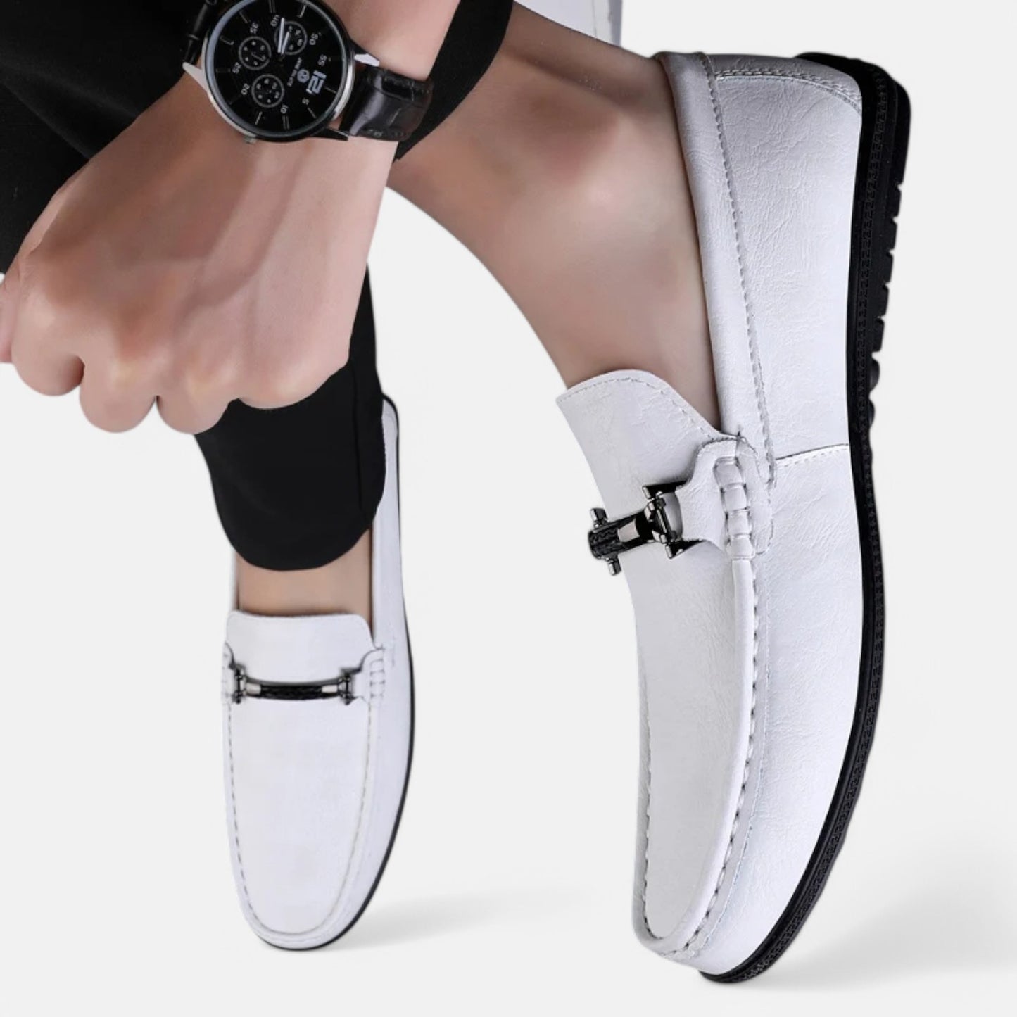 Claireve | Mocassins en Cuir avec Boucle Métallique – Élégance Moderne, Confort Respirant
