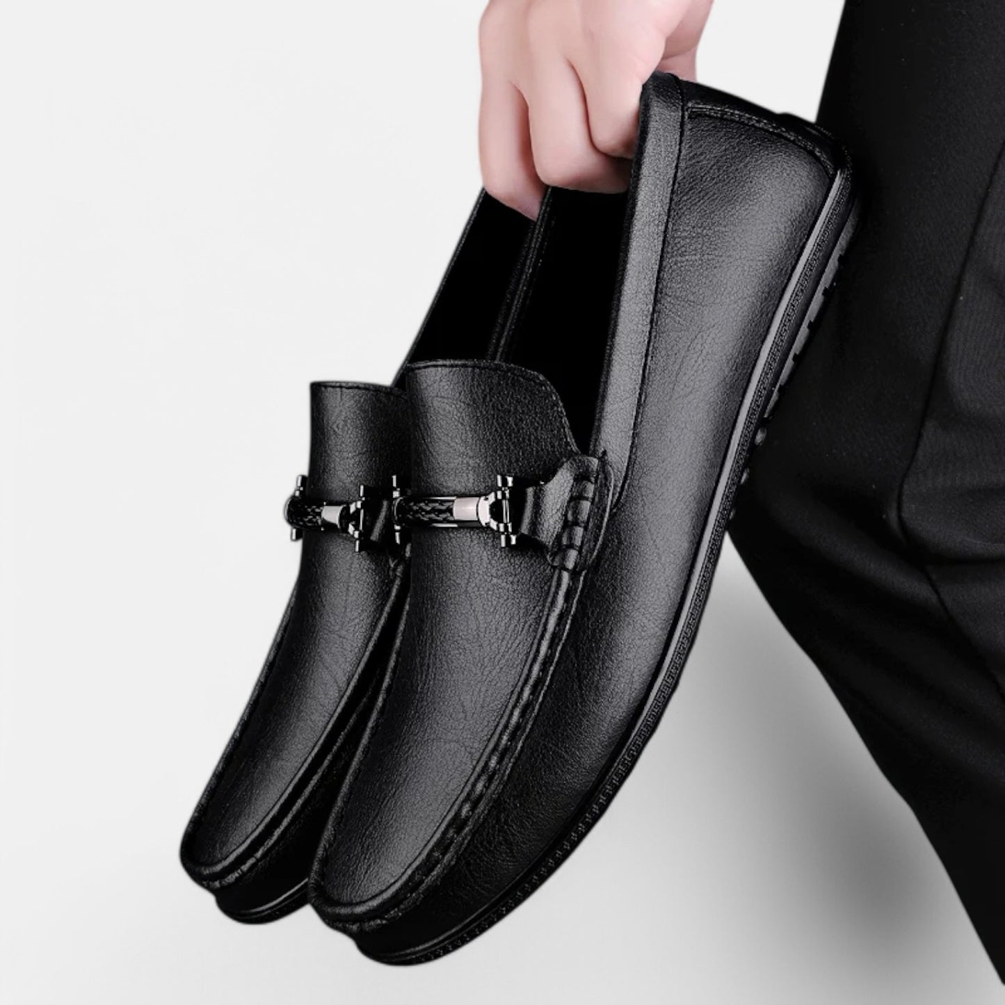 Claireve | Mocassins en Cuir avec Boucle Métallique – Élégance Moderne, Confort Respirant