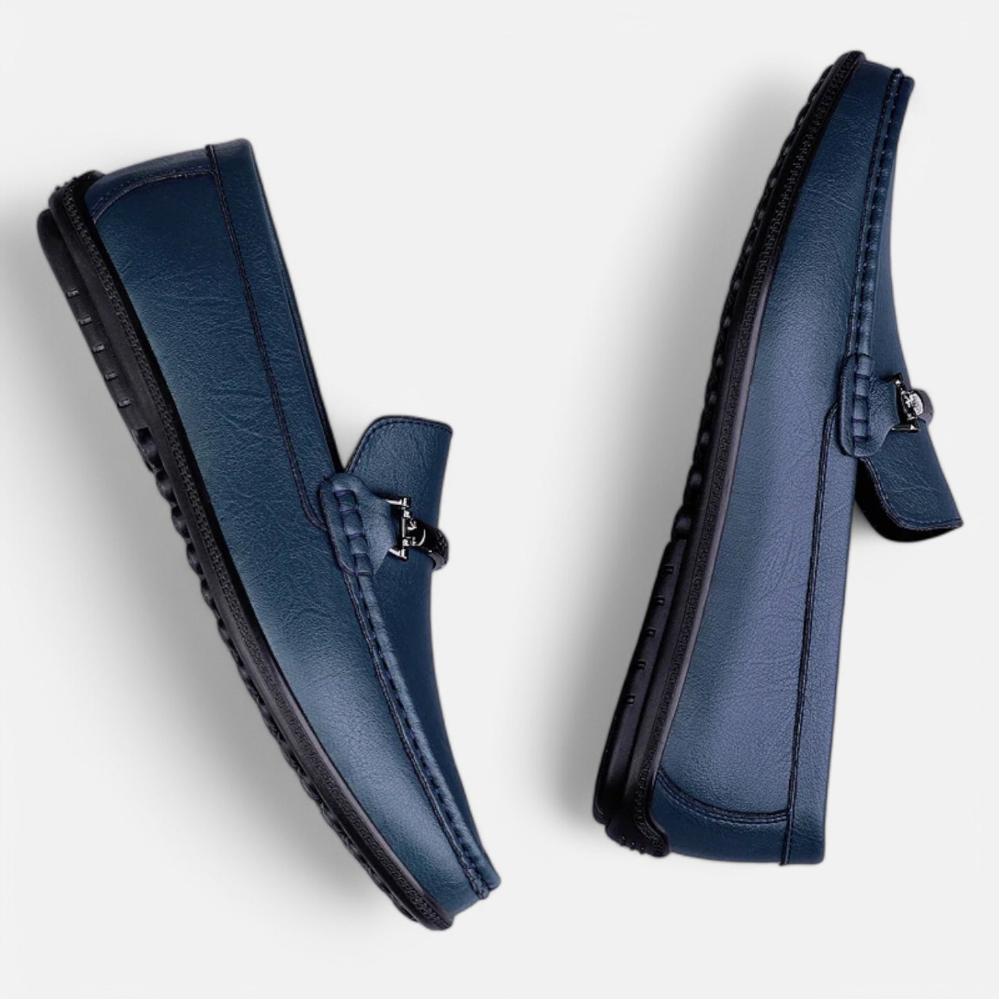 Claireve | Mocassins en Cuir avec Boucle Métallique – Élégance Moderne, Confort Respirant