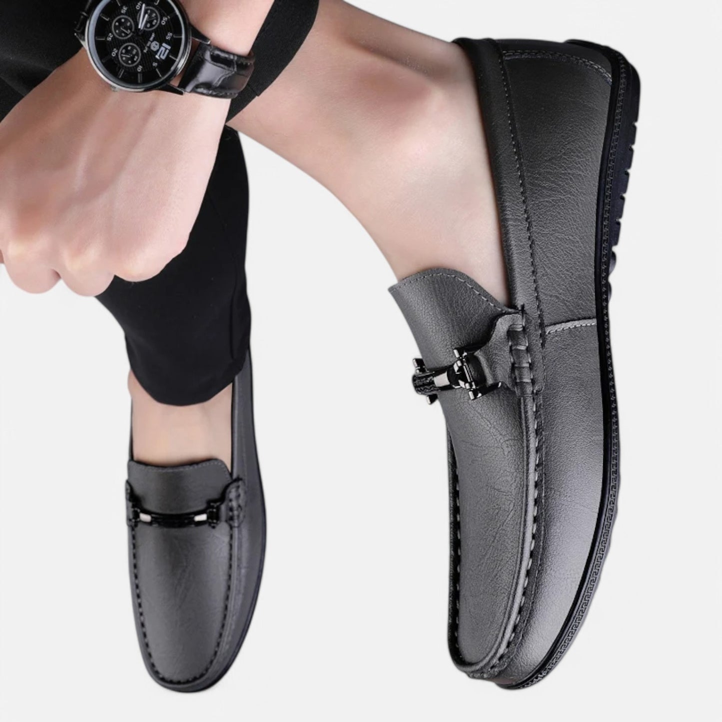 Claireve | Mocassins en Cuir avec Boucle Métallique – Élégance Moderne, Confort Respirant