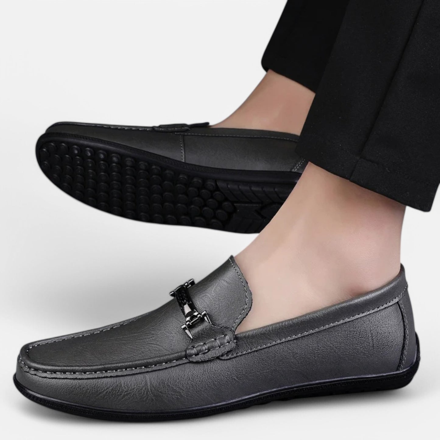 Claireve | Mocassins en Cuir avec Boucle Métallique – Élégance Moderne, Confort Respirant