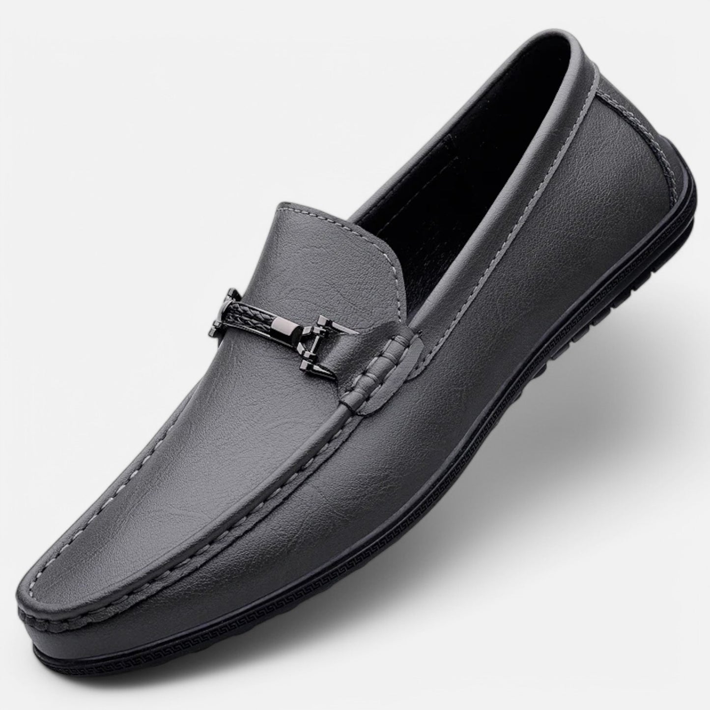 Claireve | Mocassins en Cuir avec Boucle Métallique – Élégance Moderne, Confort Respirant