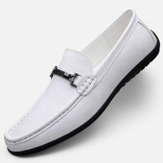 Claireve | Mocassins en Cuir avec Boucle Métallique – Élégance Moderne, Confort Respirant