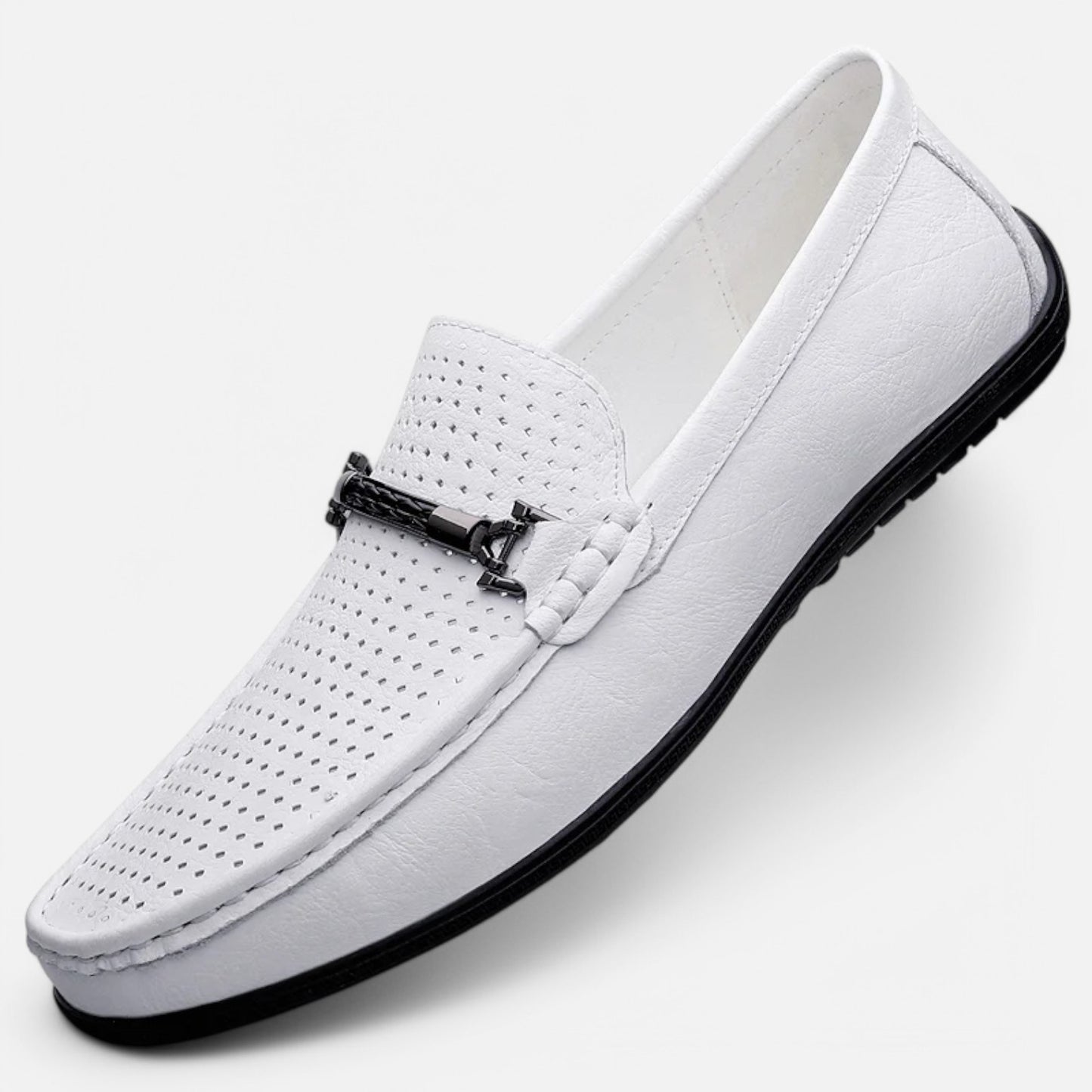 Claireve | Mocassins en Cuir avec Boucle Métallique – Élégance Moderne, Confort Respirant